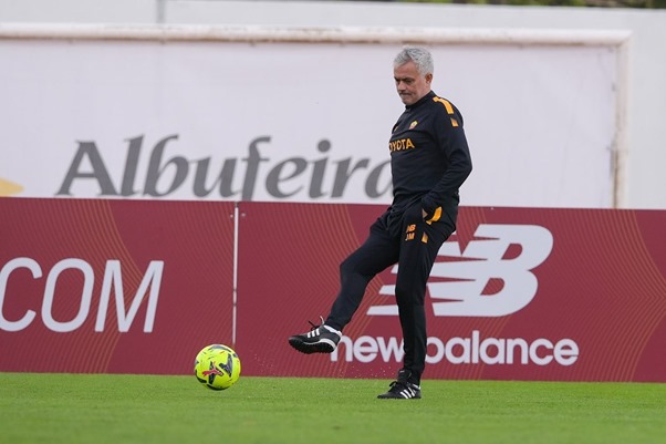 Jose Mourinho, manajer sepakbola terkenal, telah melatih beberapa klub top di dunia. Sumber-Instagram @josemourinho